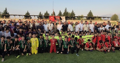 DENİZLİ’DE GELECEĞİN YILDIZLARI ÖDÜLLERİNE KAVUŞTU