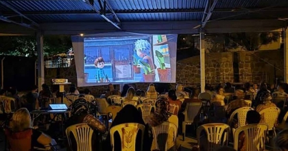 DİKİLİ’DE AÇIK HAVA SİNEMASINA YOĞUN İLGİ