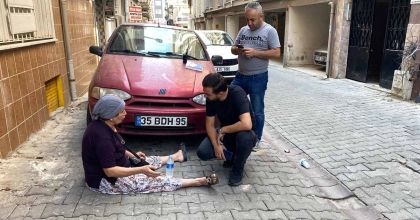 EŞİNİ EVDE BOĞAZINDA KEMERLE BULDU