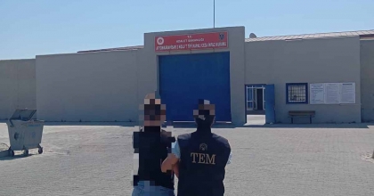 FETÖ’YE ÜYE OLMAKTAN ARANAN ŞAHIS YAKALANDI