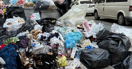 GREV OLMASA DA İZMİR’İN GÖBEĞİNDE SOKAKLAR ÇÖP DOLU