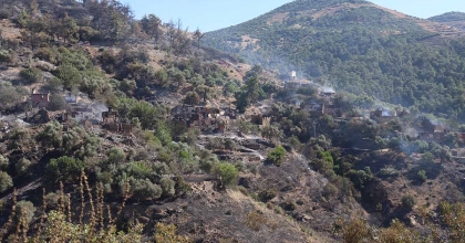 İZMİR'DE BOŞALTILAN TOSUNLAR MAHALLESİ YANGINDA HARABEYE DÖNDÜ