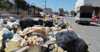 İZMİR'İN GÖBEĞİNDE ÇÖP DAĞLARI YANGINA DAVETİYE ÇIKARIYOR