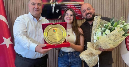 İZMİRLİ ÖZDE, LGS’DE TÜRKİYE BİRİNCİSİ OLDU