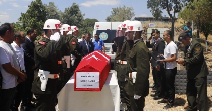 KIBRIS GAZİSİ MANİSA’DA TÖRENLE TOPRAĞA VERİLDİ