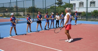 KUŞADASI BELEDİYESİ’NDEN GELECEĞİN SPORCULARINA ÜCRETSİZ EĞİTİM DESTEĞİ