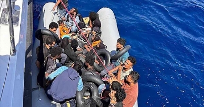 KUŞADASI AÇIKLARINDA 22 DÜZENSİZ GÖÇMEN KURTARILDI