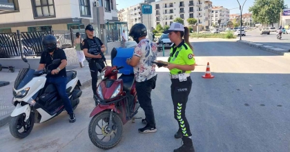 MANİSA'DA KURALLARA UYMAYAN MOTOSİKLET SÜRÜCÜLERİNE CEZA YAĞDI