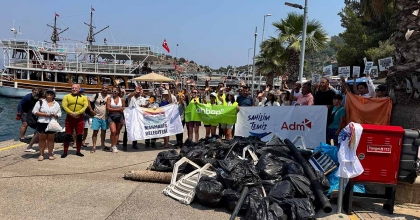 MARMARİS KOYLARINDA ÇEVRE TEMİZLİĞİ SÜRÜYOR