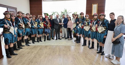 MENEMEN, HALK OYUNLARINDA TÜRKİYE ŞAMPİYONLUĞU GURURU YAŞADI