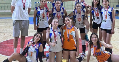 MUĞLA BÜYÜKŞEHİR’İN VOLEYBOL TAKIMLARINDAN ÇİFTE BAŞARI