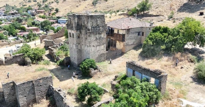 NAZİLLİ BELEDİYESİ’NDEN ARPAZ KALESİ’NDE TEMİZLİK ÇALIŞMASI