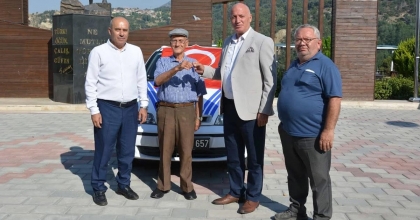 OTOMOBİLİNİ BELEDİYEYE BAĞIŞLADI