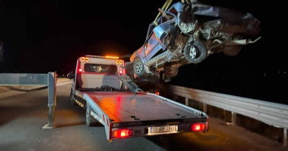 PARÇALANAN OTOMOBİLDE ŞANS ESERİ 1 KİŞİ YARALANDI