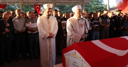 ŞEHİTLERİMİZ TOPRAĞA VERİLDİ