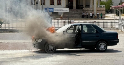 SEYİR HALİNDEKİ OTOMOBİL ALEV ALEV YANDI