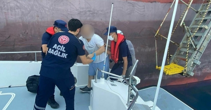 TİCARİ GEMİDE RAHATSIZLANAN VATANDAŞA TIBBİ TAHLİYE