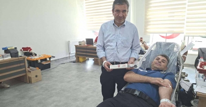 TÜRK KIZILAY’DAN KAN BAĞIŞINDA BULUNANLARA ŞARJ CİHAZI HEDİYE