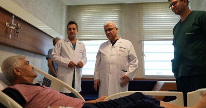 TÜRKİYE'DE NADİR UYGULANAN YÖNTEMLE HAYATA TUTUNDU