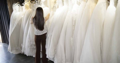 YUNUSEMRE BELEDİYESİNİN GELİNLİK MAĞAZASI HİZMETİ SÜRÜYOR