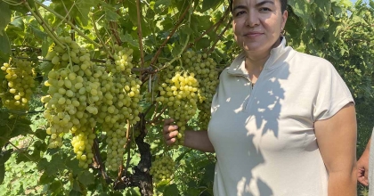 40 YAŞINDAN SONRA OKUYUP KALINTISIZ ÜZÜM YETİŞTİRDİ