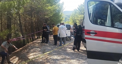 ARAÇ İÇİNDE TÜFEKLE VURULMUŞ HALDE BULUNDU