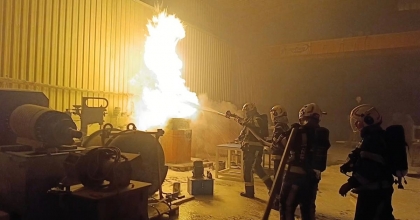 ATÖLYEDEKİ MAKİNE YANDI