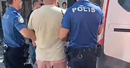 BIÇAKLI GASP GİRİŞİMİNE KONAK POLİSİNDEN SUÇÜSTÜ