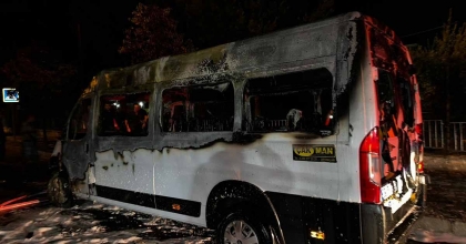 ALEVLERE TESLİM OLAN OKUL TAŞITI DEMİR YIĞININA DÖNDÜ