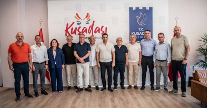 AYDIN'DAKİ CHP'Lİ BELEDİYE BAŞKANLARI KUŞADASI'NDA BİR ARAYA GELDİ