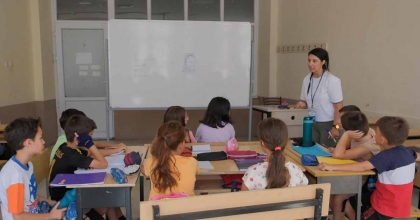 AYDINLI ÇOCUKLAR YAZI İNGİLİZCE ÖĞRENEREK GEÇİRİYOR