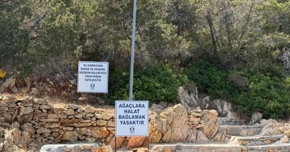  BODRUM BELEDİYESİ KENT GENELİNDE YIPRANMIŞ BAYRAKLARI YENİLİYOR