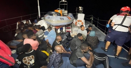 BODRUM'DA 35 DÜZENSİZ GÖÇMEN KURTARILDI