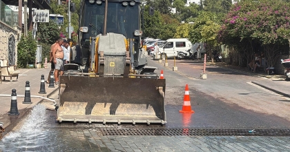 BODRUM’DA SU HATTI PATLADI, İŞYERİ VE DEPO SULAR ALTINDA KALDI
