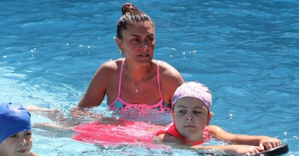  BÜYÜKŞEHİR’DEN ÇOCUKLARA ÜCRETSİZ YÜZME KURSU