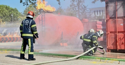 ÇAVUŞOĞLU, YENİ GÖREVE BAŞLAYAN ALEV SAVAŞÇILARINI ZİYARET ETTİ