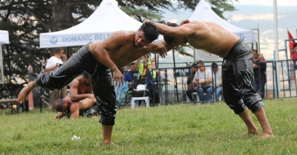 DOMANİÇ’TE 664. YAĞLI PEHLİVAN GÜREŞLERİ BÜYÜK COŞKUYLA GERÇEKLEŞTİ