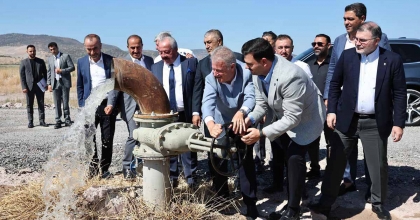 DİKİLİ’NİN JEOTERMAL SU KUYUSU AÇILDI