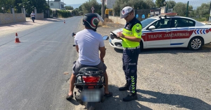 EFELER’DE MOTOSİKLET SÜRÜCÜLERİNE TRAFİK BİLGİLENDİRMESİ