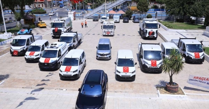 İNCİRLİOVA BELEDİYESİ 10 YENİ HİZMET ARACINI TANITTI
