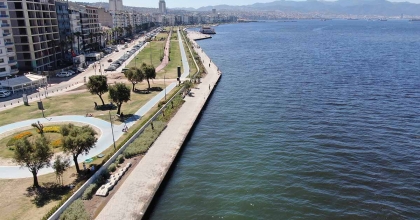 İZMİR KÖRFEZİ’NİN KOKUSU VATANDAŞI BEZDİRDİ