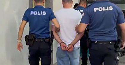 İZMİR'DE 24 YIL HAPİS CEZASI BULUNAN FİRARİ YAKALANDI