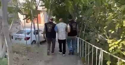 İZMİR’DE ARANAN ŞAHISLARA ŞAFAK OPERASYONU: 114 GÖZALTI
