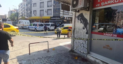 İZMİR’DE BIÇAKLI KAVGA: 2 YARALI