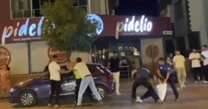 İZMİR’DE POLİSE SALDIRI ANI KAMERADA