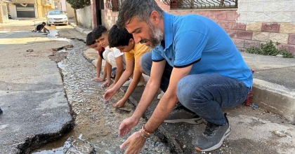 İZMİR'İN İÇME SUYU, MUSLUK YERİNE SOKAKLARA AKIYOR