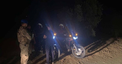 JANDARMA EKİPLERİ İNCİR HIRSIZLARINI SUÇÜSTÜ YAKALADI