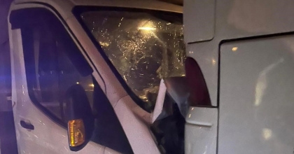 KAMYONET VE YOLCU OTOBÜSÜNÜN ÇARPIŞMASINDA 7 KİŞİ YARALANDI