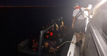 KUŞADASI AÇIKLARINDA 21 DÜZENSİZ GÖÇMEN KURTARILDI