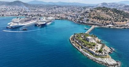 KUŞADASI’NA 5 KRUVAZİYER 10 BİN 916 TURİST GETİRDİ